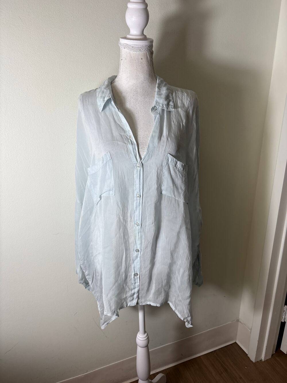 Maven Light Blue Sheer Double Pocket Button Up Shirt Sz L